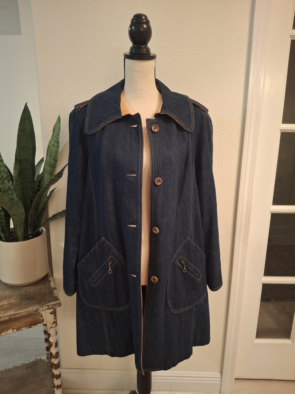 Vintage 70s Women’s Dark Blue Denim Coat With Leather And Silk Lining